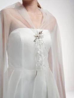 Poirier BB-002 Broche Ivory -Poirier Trouwjurk poirier bb 002 ivory broche 4